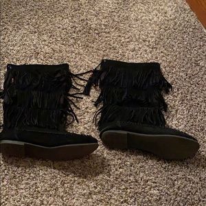 Black fringe boots